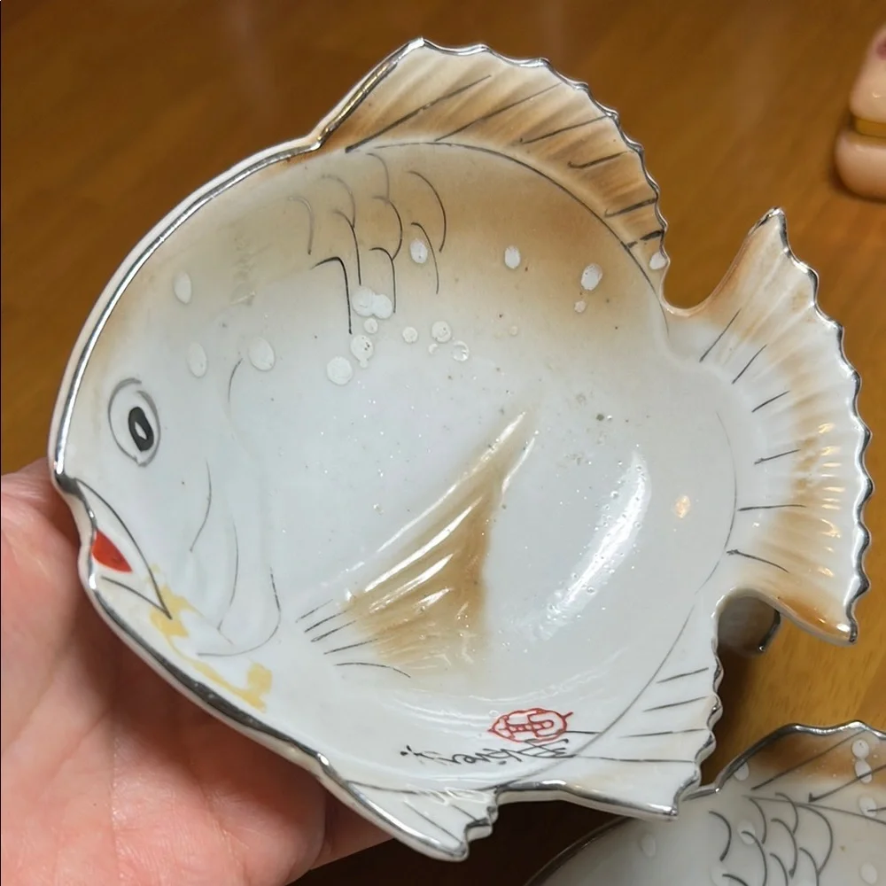 Vintage hand painted Asian style Ceramic Fish Shaped Bowls set of 4
